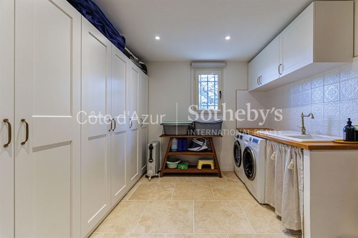 Image No.20-5 Bed Property for sale