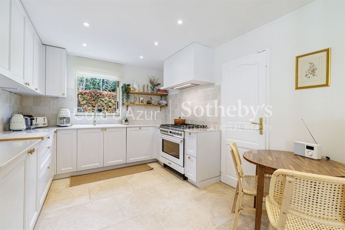 Image No.7-5 Bed Property for sale