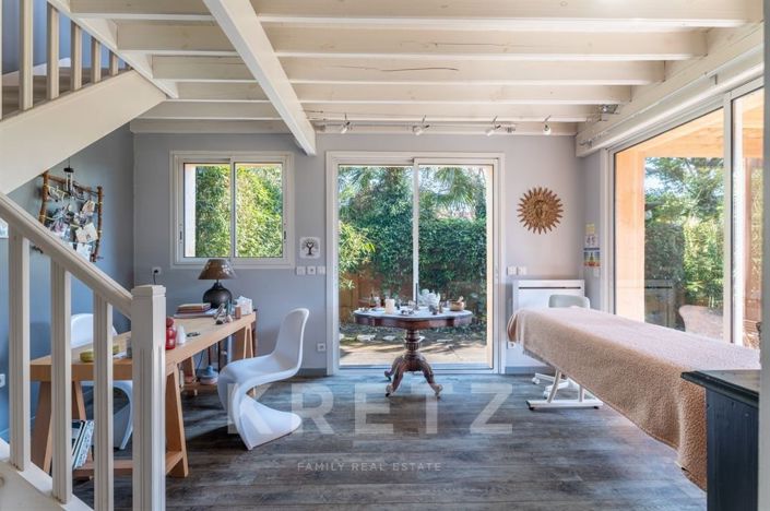 Image No.10-6 Bed House for sale