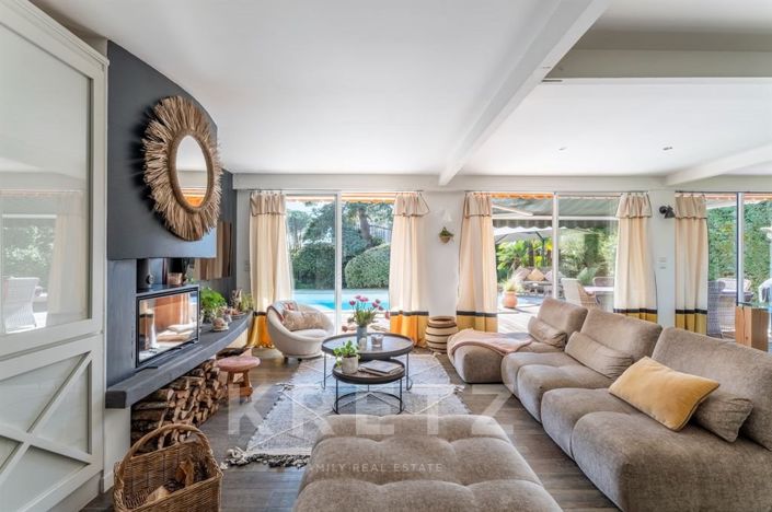 Image No.6-6 Bed House for sale