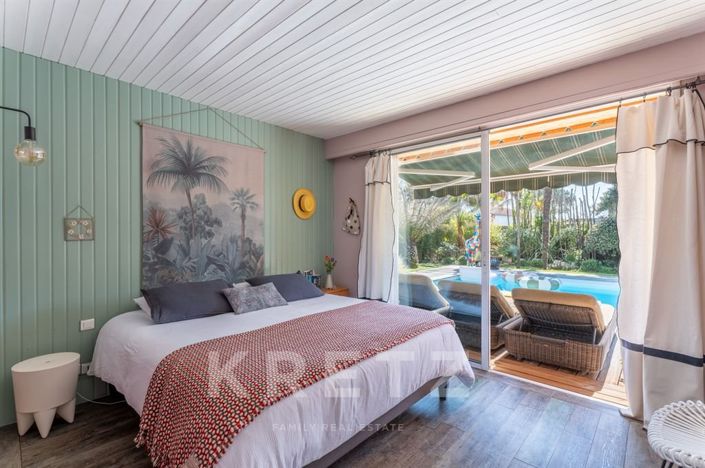 Image No.9-6 Bed House for sale