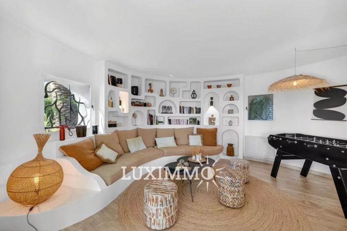 Image No.6-5 Bed House for sale