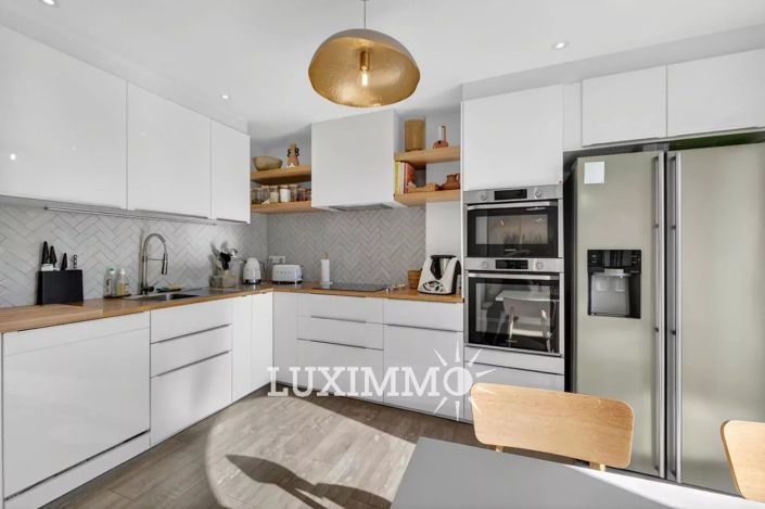 Image No.9-5 Bed House for sale