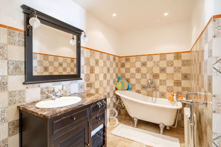 Image No.12-4 Bed House for sale