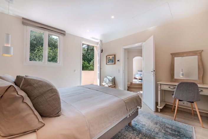 Image No.10-5 Bed House for sale