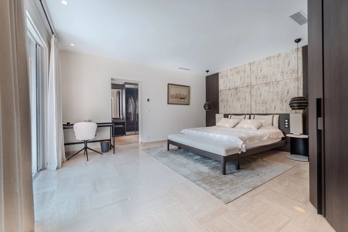 Image No.8-5 Bed House for sale