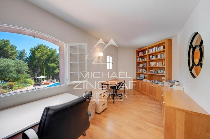 Image No.10-12 Bed House for sale