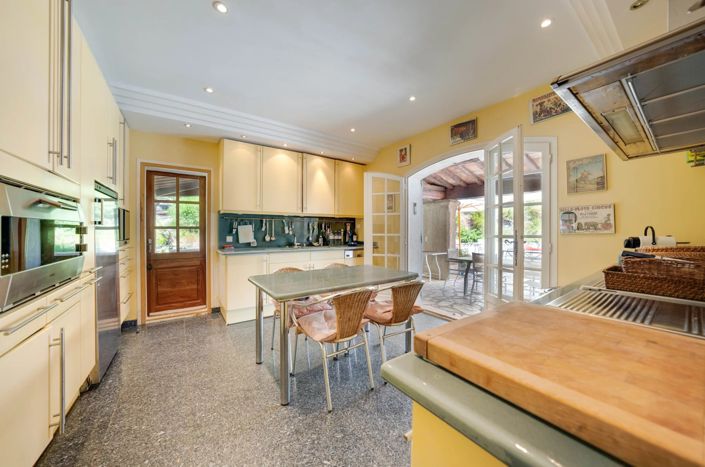 Image No.10-12 Bed House for sale