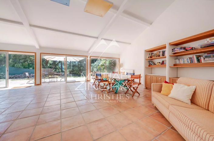 Image No.18-12 Bed House for sale