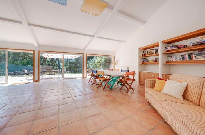 Image No.18-12 Bed House for sale