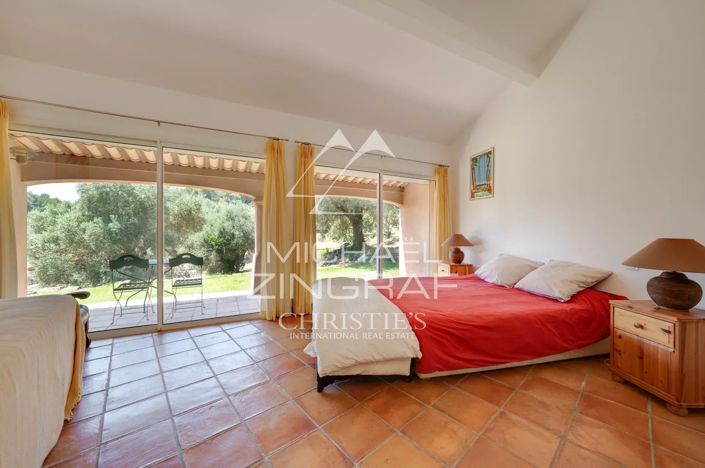 Image No.20-12 Bed House for sale
