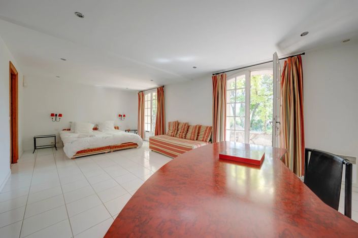 Image No.21-12 Bed House for sale