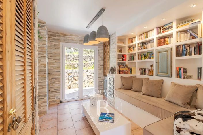 Image No.10-4 Bed House for sale