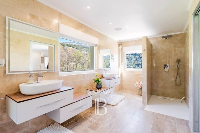 Image No.12-4 Bed House for sale