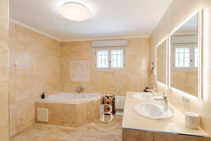 Image No.14-4 Bed House for sale