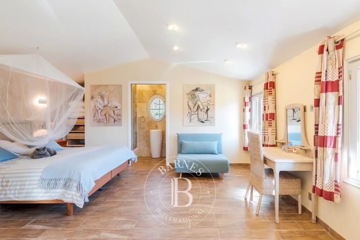 Image No.15-4 Bed House for sale