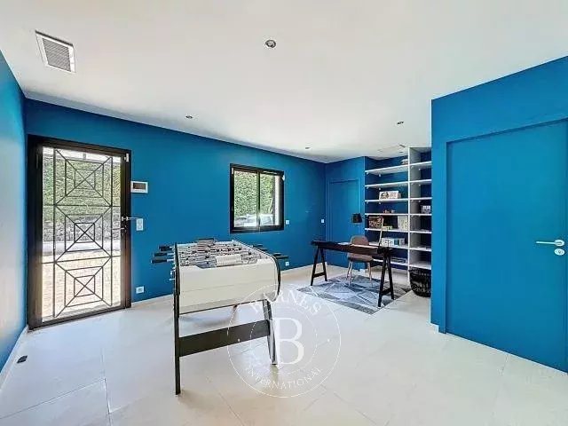 Image No.12-6 Bed House for sale