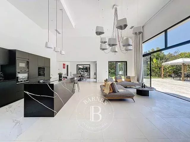 Image No.5-6 Bed House for sale