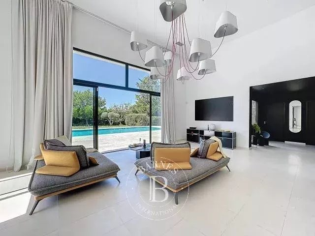 Image No.6-6 Bed House for sale