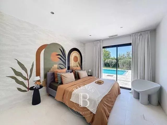 Image No.9-6 Bed House for sale