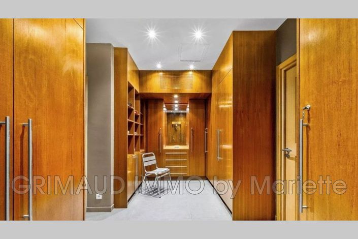 Image No.16-5 Bed House for sale