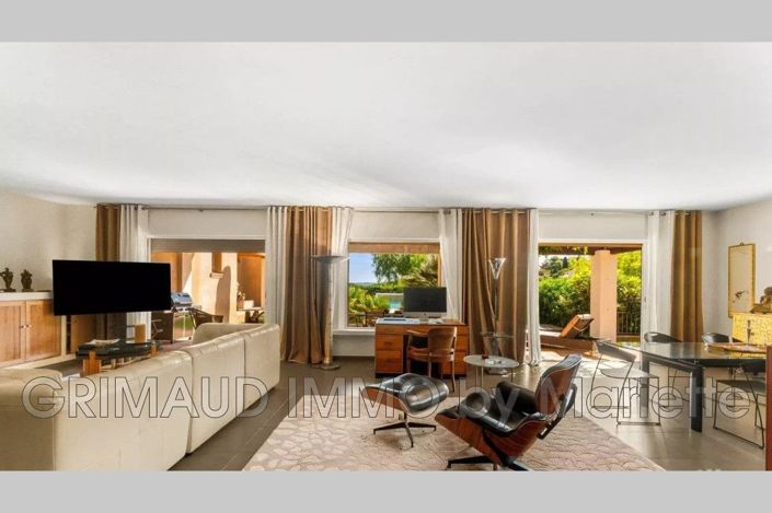 Image No.7-5 Bed House for sale