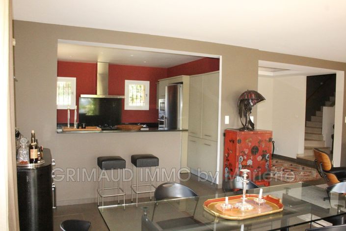 Image No.8-5 Bed House for sale