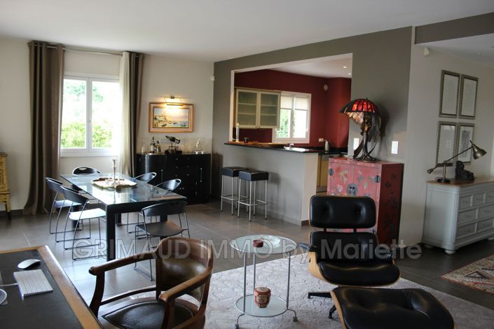 Image No.9-5 Bed House for sale