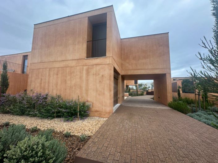 Image No.10-3 Bed House for sale