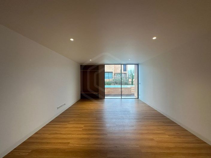 Image No.11-3 Bed House for sale