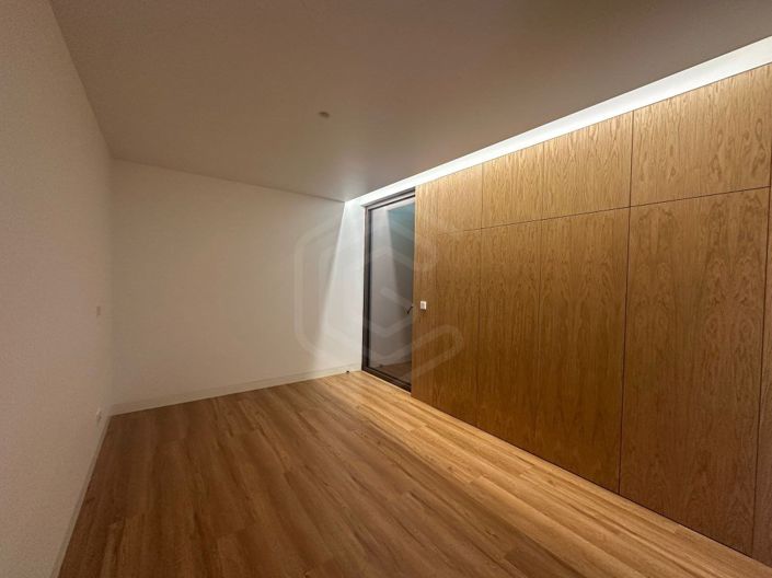 Image No.16-3 Bed House for sale