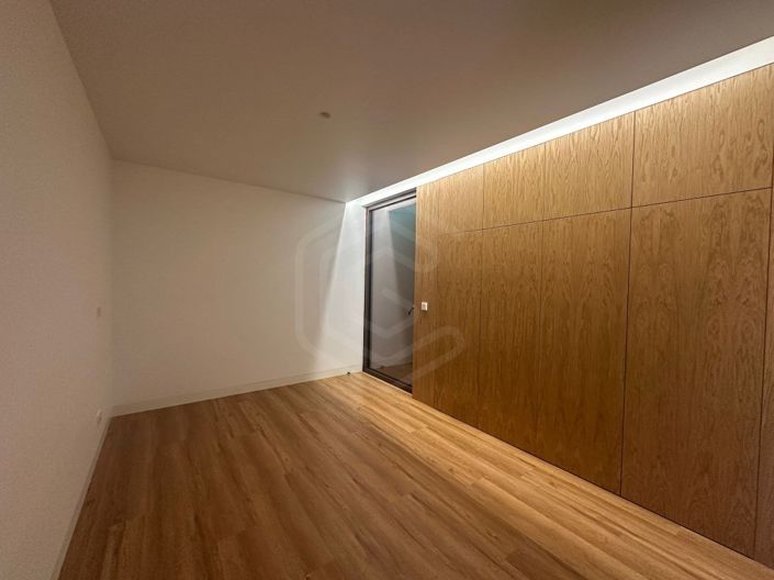 Image No.16-3 Bed House for sale