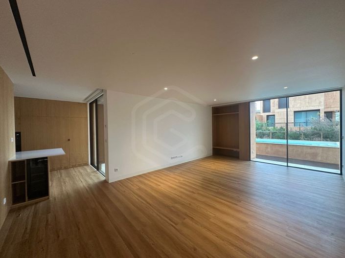 Image No.18-3 Bed House for sale
