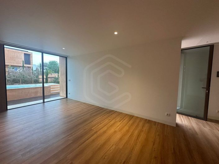 Image No.19-3 Bed House for sale