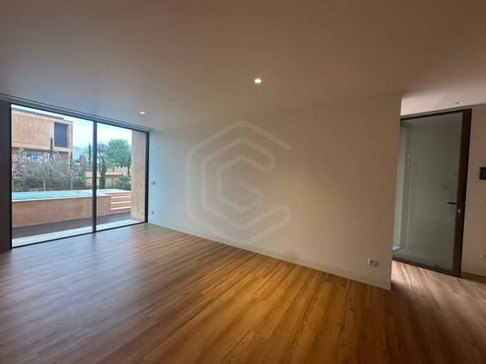 Image No.26-3 Bed House for sale