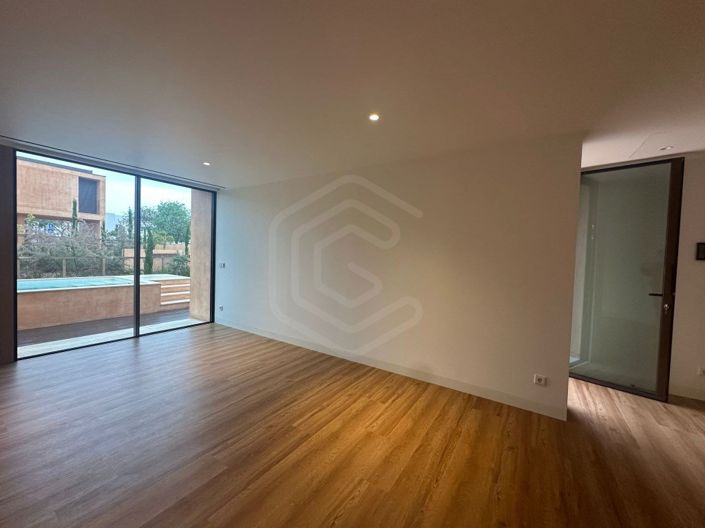 Image No.26-3 Bed House for sale