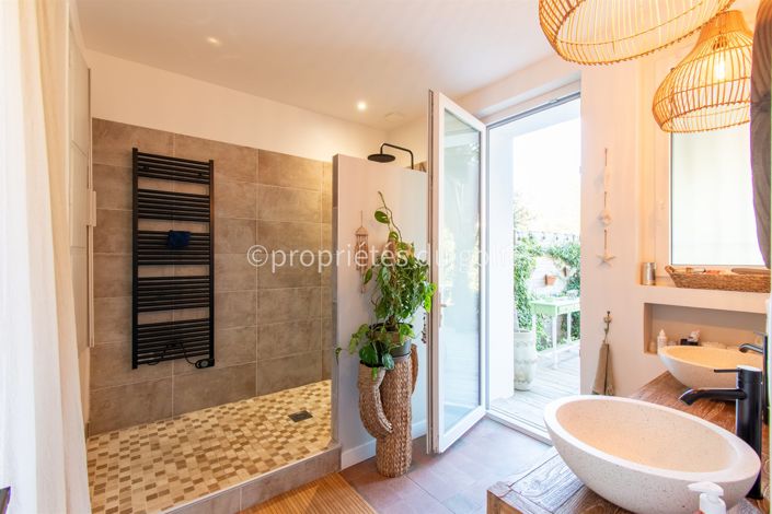 Image No.15-5 Bed House for sale