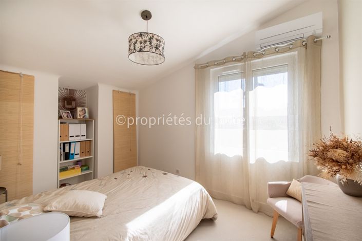 Image No.18-5 Bed House for sale