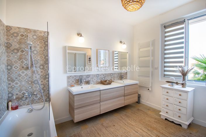 Image No.20-5 Bed House for sale