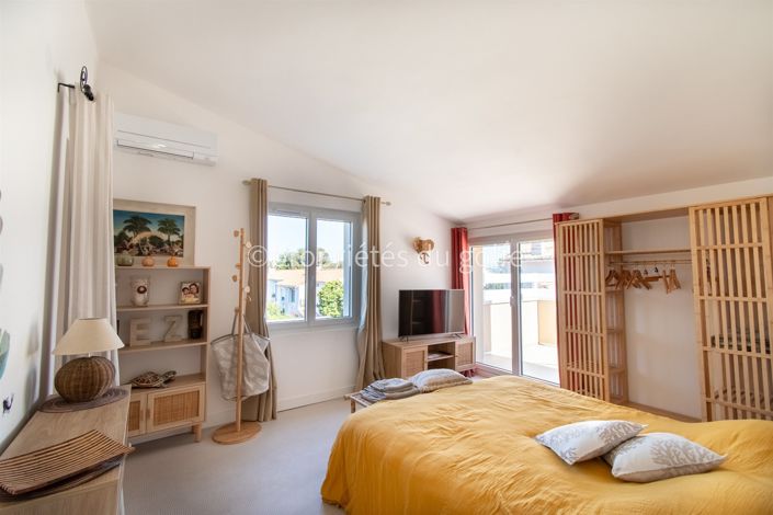 Image No.21-5 Bed House for sale