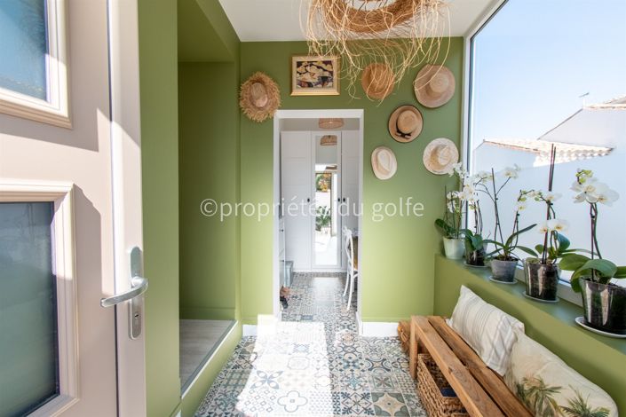 Image No.6-5 Bed House for sale