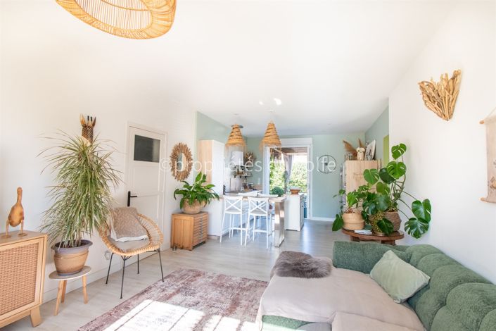 Image No.8-5 Bed House for sale