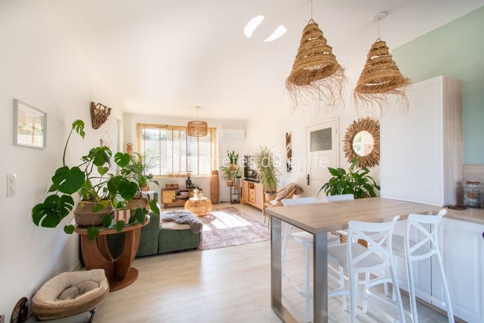 Image No.9-5 Bed House for sale