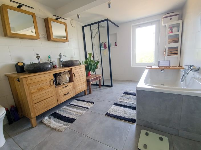 Image No.11-3 Bed House for sale