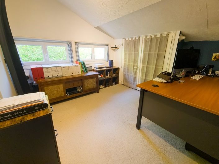 Image No.17-3 Bed House for sale