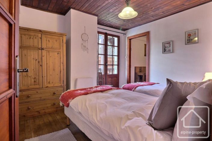 Image No.13-11 Bed Property for sale