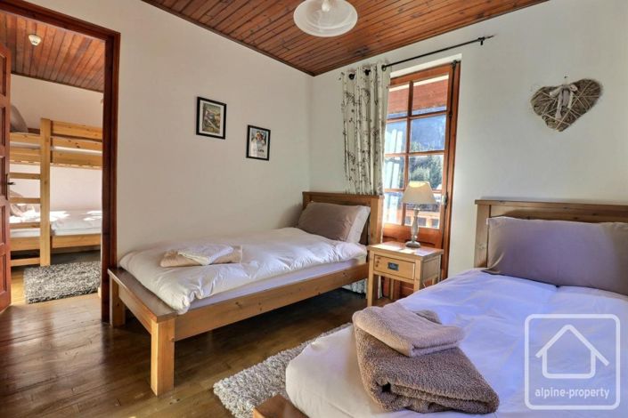 Image No.17-11 Bed Property for sale