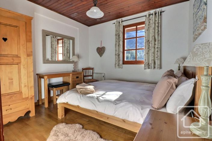 Image No.18-11 Bed Property for sale