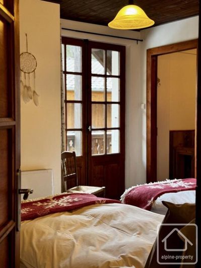 Image No.27-11 Bed Property for sale