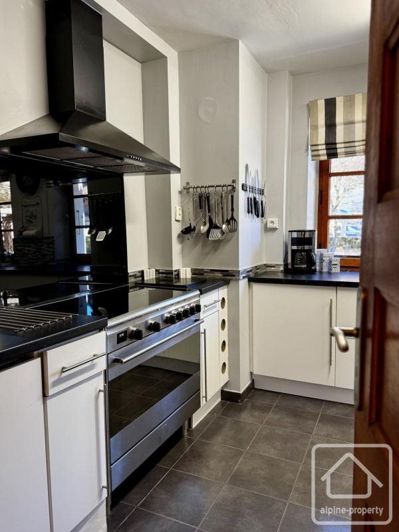 Image No.34-11 Bed Property for sale